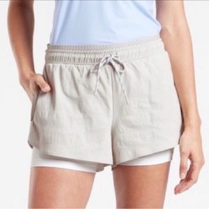 Athleta Crest 2 in 1 shortie tan hiking/running/walking shorts size 8